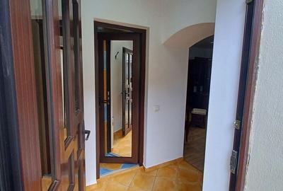 Birou, central, Ady Endre Oradea, 40 mp. 390 E neg. Comision 0 - 8