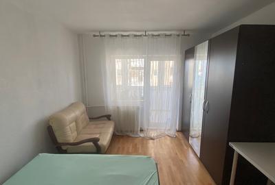 Bd. Unirii, C.E.C., Piata Alba Iulia, ap 3 camere. - 8