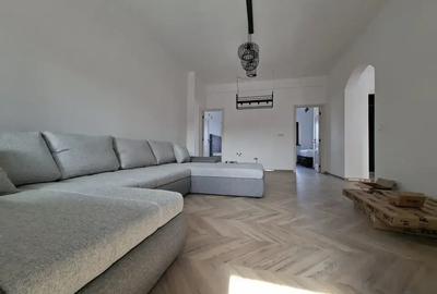 Apartament cu 3 camere semidecomandat în Universitate