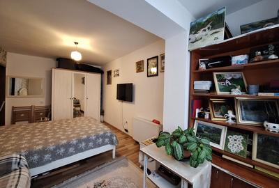 Apartament cu 3 camere semidecomandat, mobilat în Florești