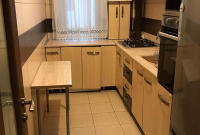 Apartament cu 2 camere semidecomandat, mobilat în Apărătorii Patriei
