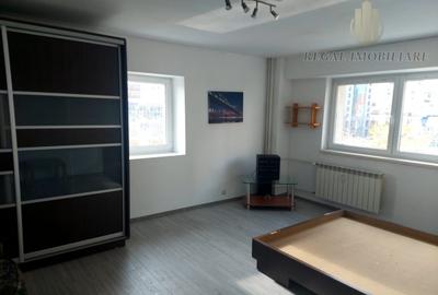 Garsonieră decomandată, mobilată în Unirii