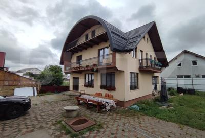 Casă individuală cu 5 camere în Rădăuți