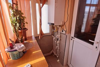 3 camere decomandate , centrala pe gaze, ,zona Dacia , pe SUD, pod  deasupra - 6