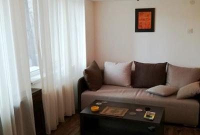 Apartament cu 2 camere semidecomandat, mobilat în Romană