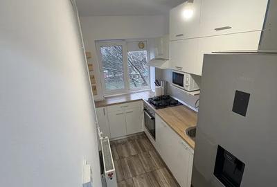 Apartament cu 2 camere semidecomandat, mobilat în Brâncoveanu