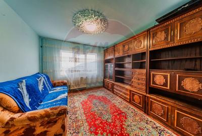 Apartament cu 3 camere decomandat, mobilat în Aurel Vlaicu