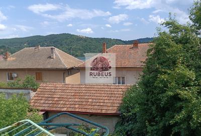 Casă solidă în Orșova, S+P+E, 220 mp, teren 284 mp - 48