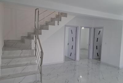 Casă individuală cu 6 camere în Lumina