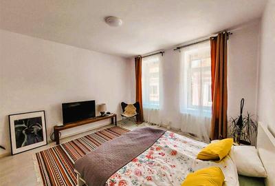Casa 2 camere, mobilata complet, potential mansardare. Zona centrala - 1