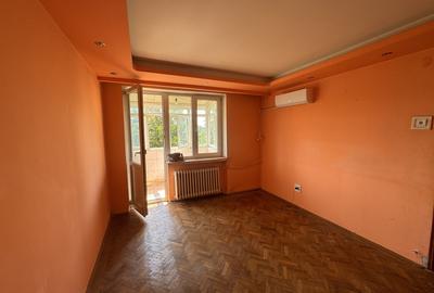 Apartament cu 3 camere semidecomandat în George Enescu