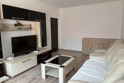 Apartament cu 3 camere decomandat, mobilat în Titan