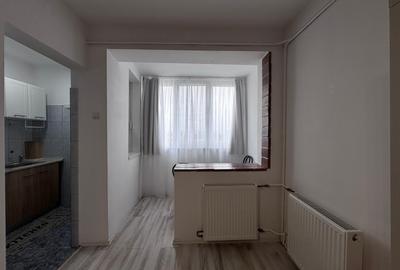 13 Decembrie, garsoniera eleganta, renovata, curata, localizare cu mobilitate ok - 5