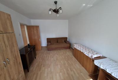 Apartament cu 2 camere, decomandat, etajul 2/10, zona Dacia - 1
