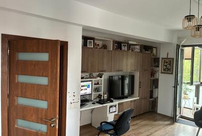 Apartament cu 3 camere decomandat, mobilat în Titan