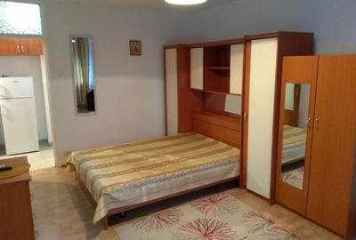 Garsonieră decomandată, mobilată în Tineretului