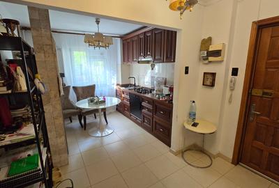 Vanzare apartament 3 camere decomandat, centrala termica, 7 minute metrou Titan - 13