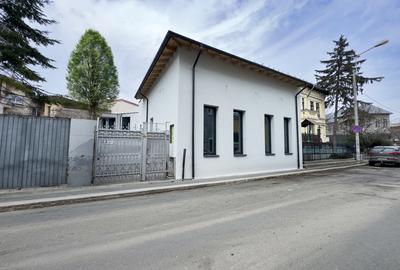 Casă individuală cu 5 camere în Unirii