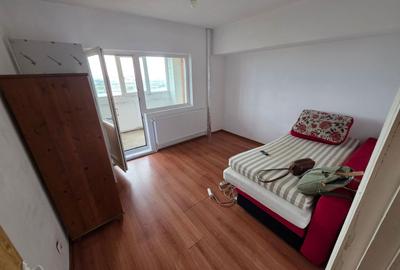 Apartament cu 4 camere decomandat în Poarta 6