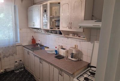 Apartament cu 3 camere decomandat în Progresul
