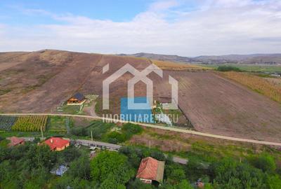 Teren Construcții intravilan de 1200 mp, în Gădălin