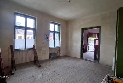 Casa de vanzare  - Ilia, str. Traian , nr. 2 - 9