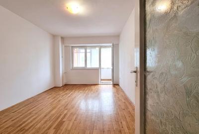 Ultracentral-bloc din 1986- Ap. 2 camere decomandate- etaj 3 cu lift - 2