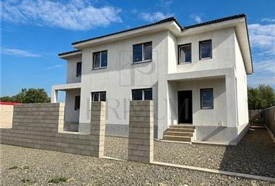 Duplex cu 4 camere în Moșnița Veche