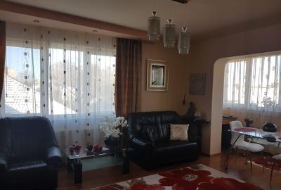 Apartament cu 3 camere decomandat în Tipografilor