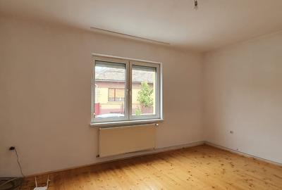 Inchiriez apartament de 2 camere, la casa situat in Piata Cluj ,la parter,60mp - 9