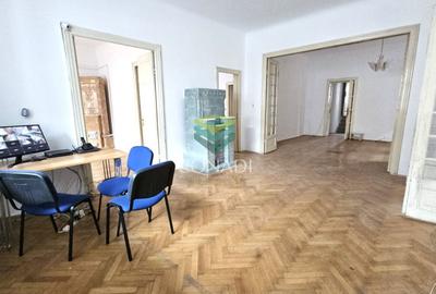 Casă individuală cu 8 camere în Capitale