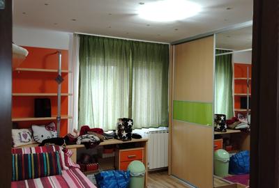 Apartament 3 camere 72mp Bradet-finisat mobilat utilat 98.500eur neg - 9