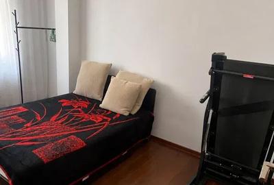 Apartament cu 3 camere semidecomandat, mobilat în Turda