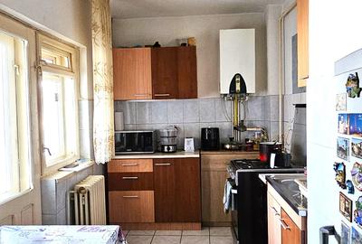 Apartament 2 camere decomandate cu potential de  recompartimentare,Cl.Romanului - 17