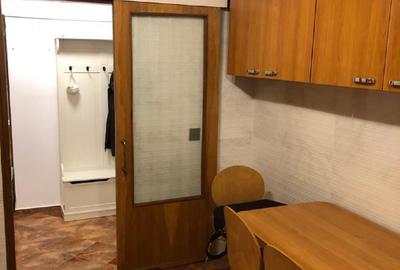 Apartament cu 4 camere decomandat, mobilat în Zorilor