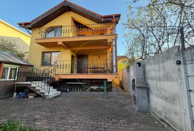 Casă individuală cu 4 camere în Central