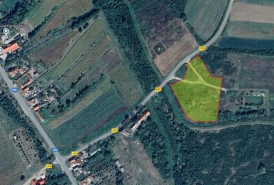 Teren agricol intravilan de 6100 mp, în Holod