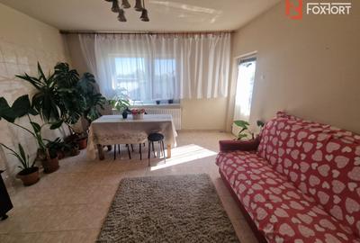 Casa individuala de vanzare cu 7 camere - Recas - 1