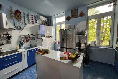 Apartament cu 4 camere decomandat, mobilat în Central