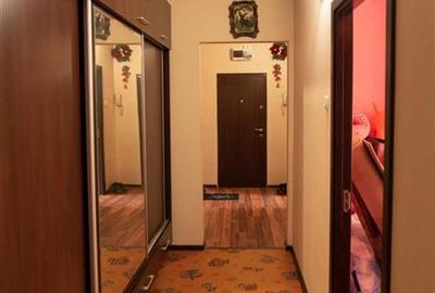Apartament cu 3 camere decomandat, mobilat în Podu Roș