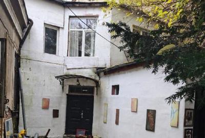 Vand ap Km Zero cu cota teren Ultra-central Lângă Hotel Inter Teren total 550 m - 3
