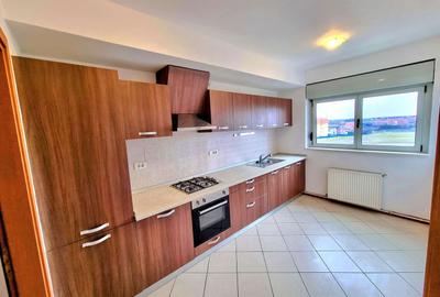 Apartament cu 3 camere decomandat, mobilat în Torontalului
