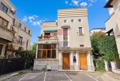 Apartament cu 3 camere semidecomandat în Dorobanți