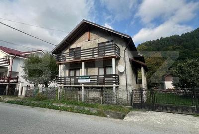 Casă individuală cu 9 camere în Exterior Nord