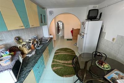 Apartament cu 3 camere decomandat, mobilat în Ultracentral