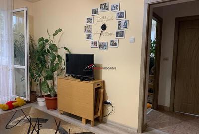 Apartament 2 camere + bucătărie, renovat recent, cu parcare – Dealul F - 7