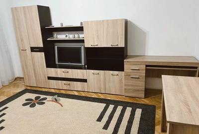 Apartament cu 2 camere decomandat în Hala Centrală