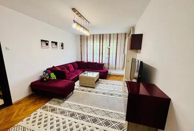 Apartament cu 3 camere semidecomandat în Podu Roș