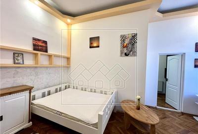 Apartament cu 3 camere nedecomandat în Central