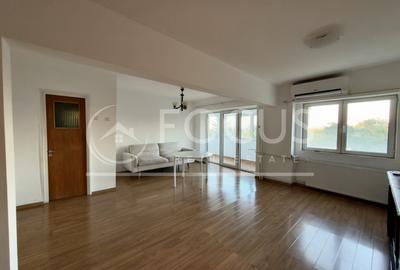 Apartament cu 3 camere semidecomandat, mobilat în Tei